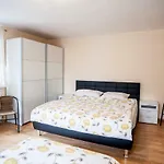 House Utrinek With Free Play Room, Jacuzzy And Garage