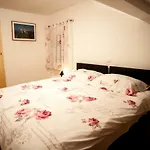 House Utrinek With Free Play Room, Jacuzzy And Garage Apartman *