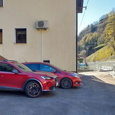 House Utrinek With Free Play Room, Jacuzzy And Garage דירה Podbrdo