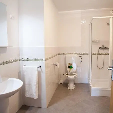 House Utrinek With Free Play Room, Jacuzzy And Garage Podbrdo