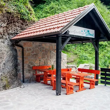 شقة House Utrinek With Free Play Room, Jacuzzy And Garage