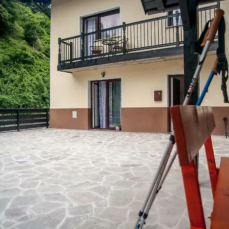 House Utrinek With Free Play Room, Jacuzzy And Garage Apartment *