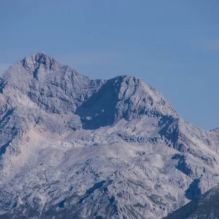 House Utrinek With Free Play Room, Jacuzzy And Garage דירה