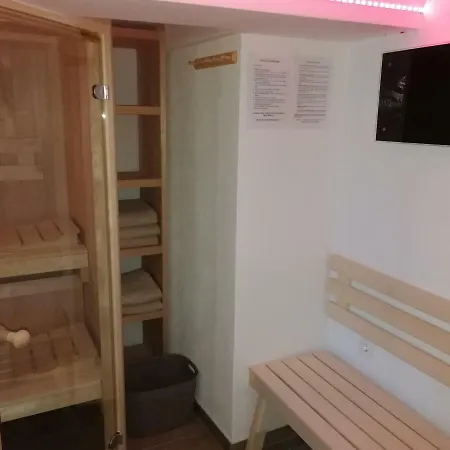 House Utrinek With Free Play Room, Jacuzzy And Garage