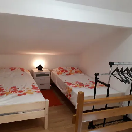 Apartment House Utrinek With Free Play Room, Jacuzzy And Garage