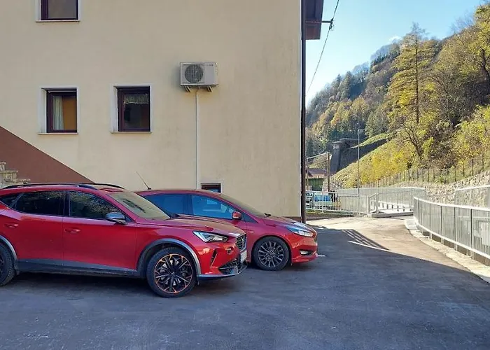 House Utrinek With Free Play Room, Jacuzzy And Garage Apartment Podbrdo