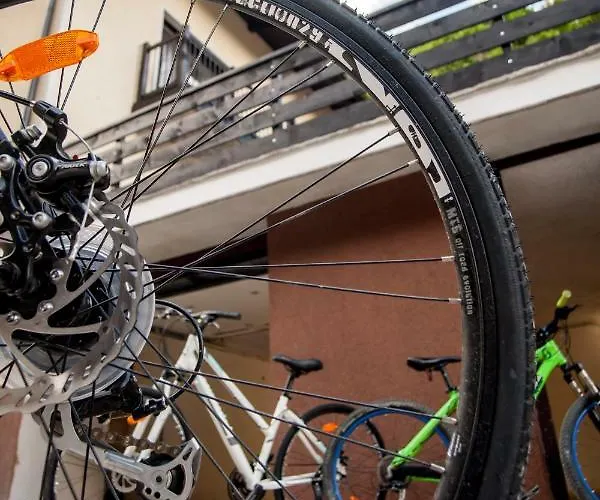 House Utrinek With Free Play Room, Jacuzzy And Garage شقة *