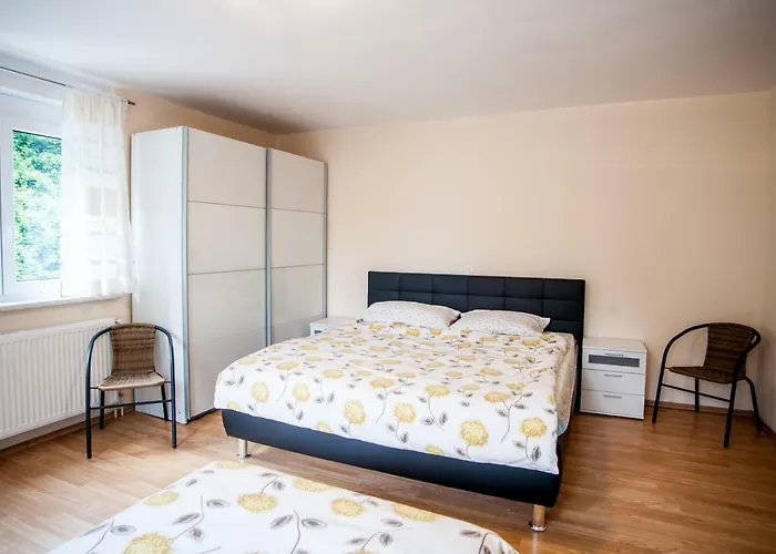 House Utrinek With Free Play Room, Jacuzzy And Garage