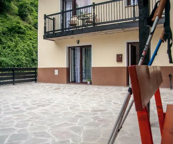 House Utrinek With Free Play Room, Jacuzzy And Garage شقة *