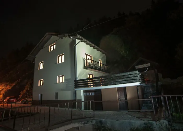 House Utrinek With Free Play Room, Jacuzzy And Garage Apartment *