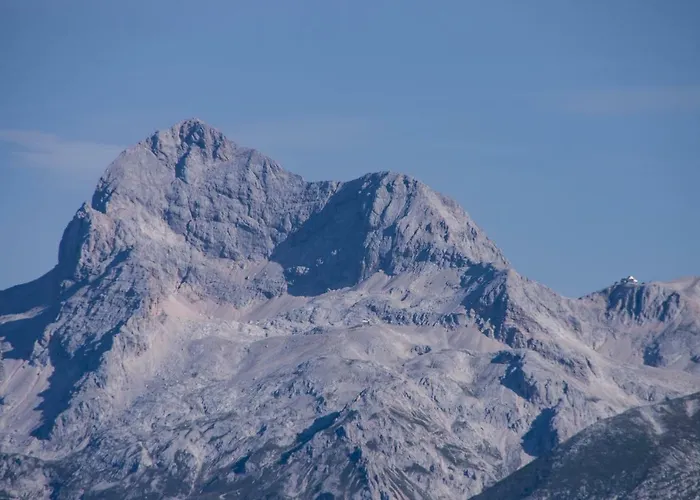 House Utrinek With Free Play Room, Jacuzzy And Garage Apartment