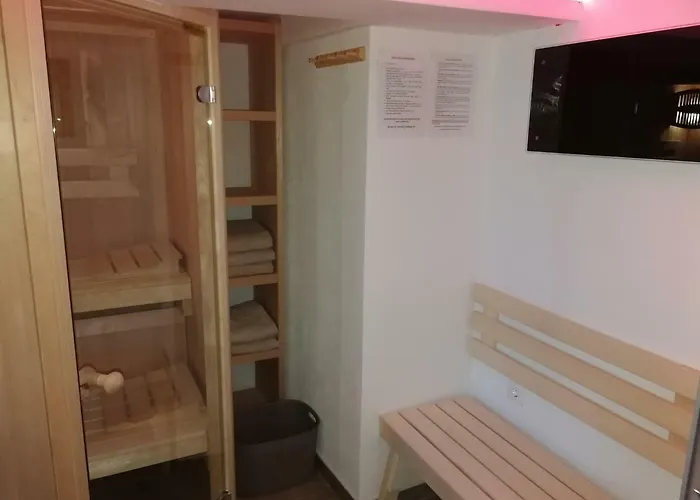 House Utrinek With Free Play Room, Jacuzzy And Garage