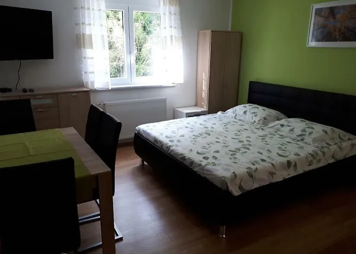 House Utrinek With Free Play Room, Jacuzzy And Garage شقة